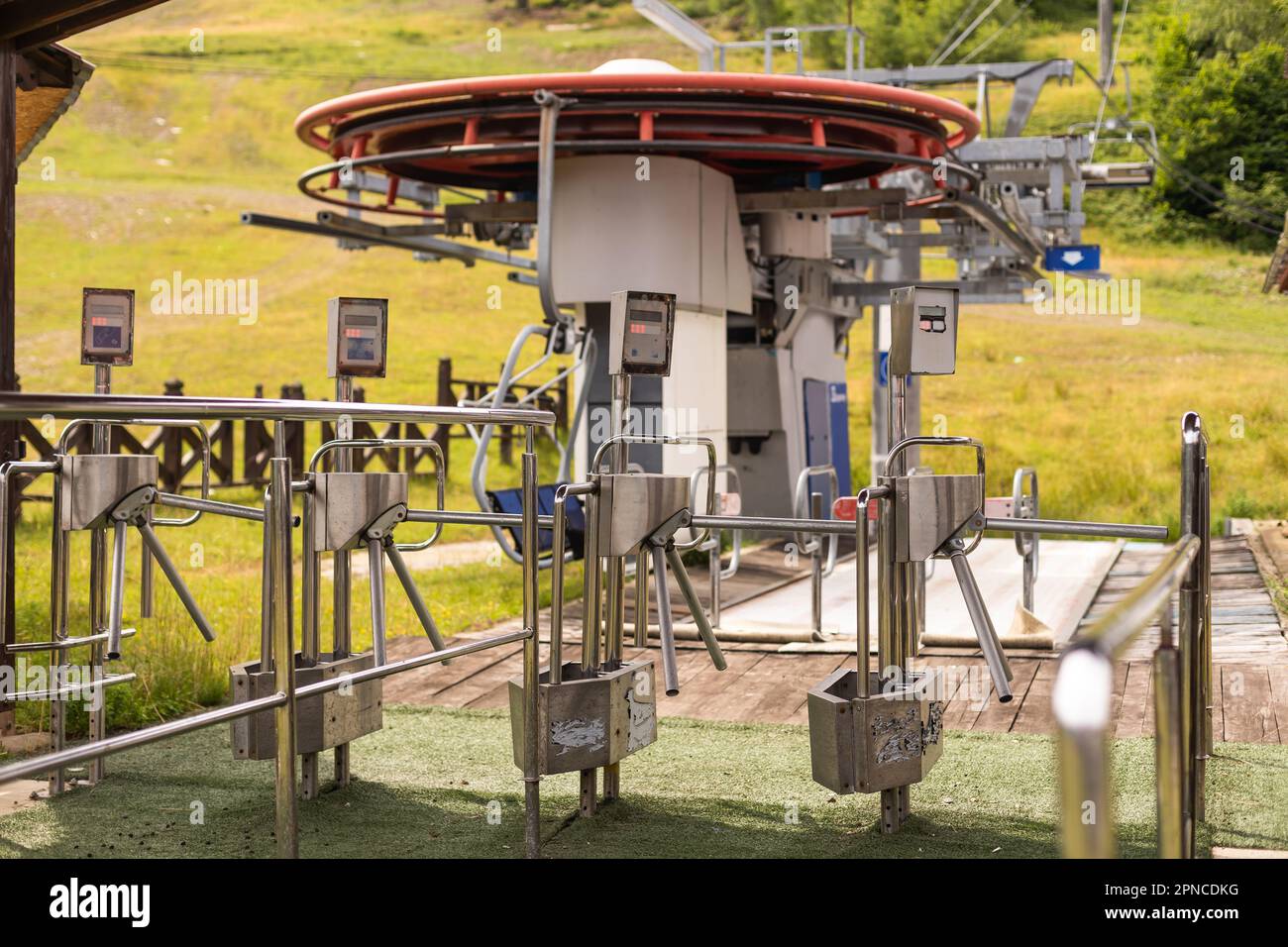 Old abandoned cable car lift hi-res stock photography and images - Alamy