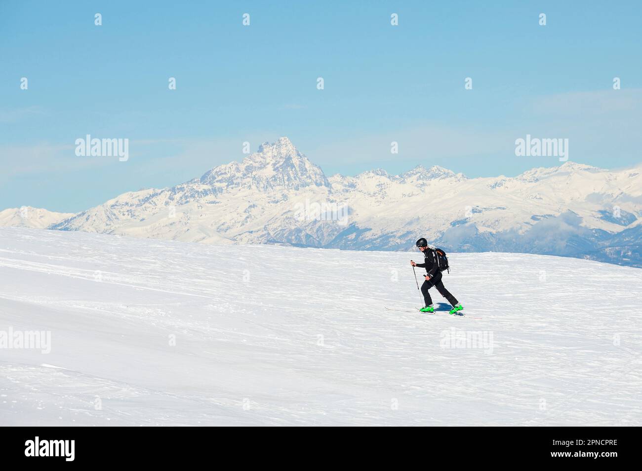 Off-piste ski mountaineering in fresh snow in the Mondole group, Ligurian Alps, Artesina, Cuneo, Piedmont, Italy, Europe Stock Photo
