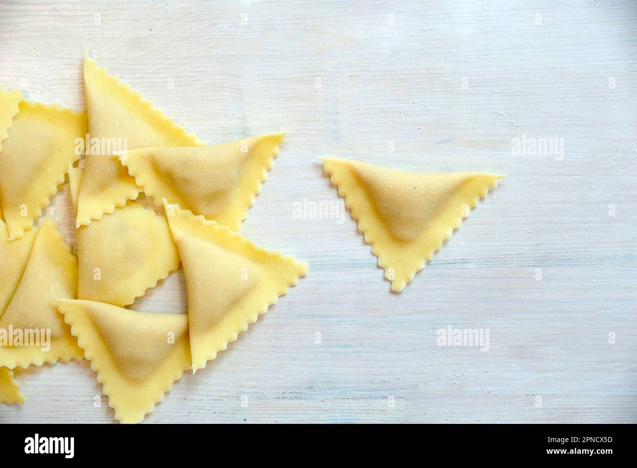 https://c8.alamy.com/comp/2PNCX5D/triangular-ravioli-of-fresh-handmade-pasta-stuffed-with-meat-traditional-recipe-from-northern-italy-europe-2PNCX5D.jpg