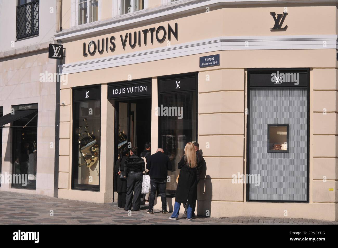 Louis Vuitton Store from City Centre of Birmingham Editorial Photography -  Image of toys, popular: 84777112