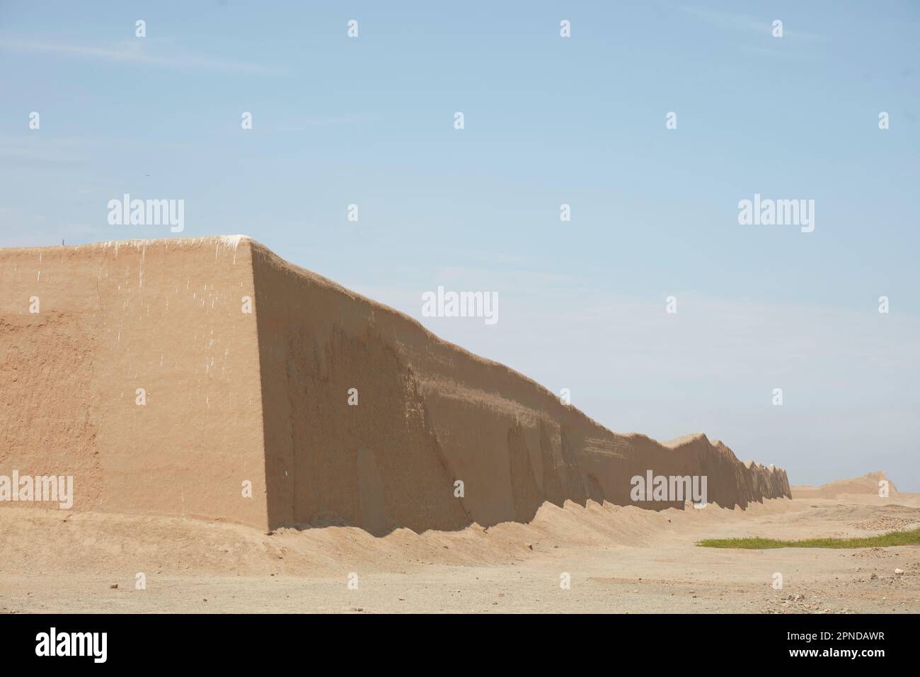 The Chan Chan pre-Columbian archaeological fortress wall, Trujillo, La Libertad, Peru, South America. It was declared a UNESCO World Heritage Site. Stock Photo