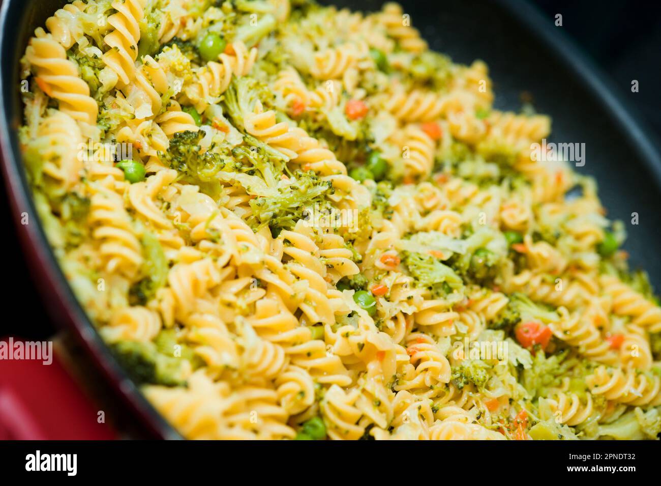 pan of pasta with carrots, peas and broccoli Stock Photo Alamy
