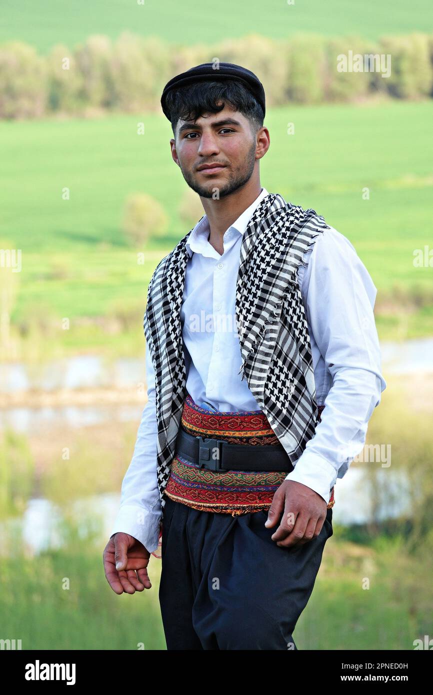 Kurdish man wearing traditional kurdish hi-res stock photography and images  - Alamy