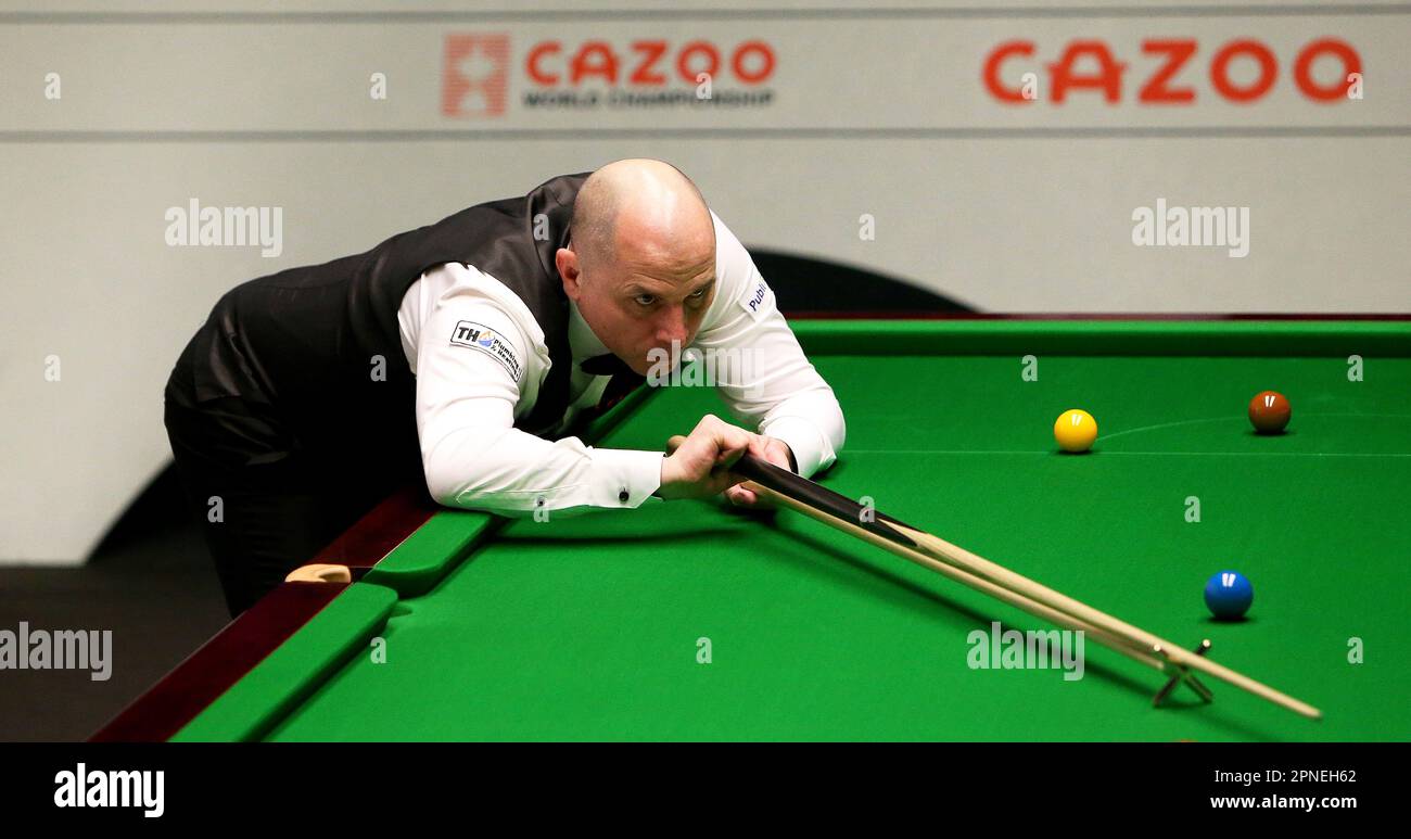 18th April 2023; The Crucible, Sheffield, England 2023 Cazoo World Snooker Championship, Day 4; Joe Perry in action versus Robert Milkins Stock Photo 