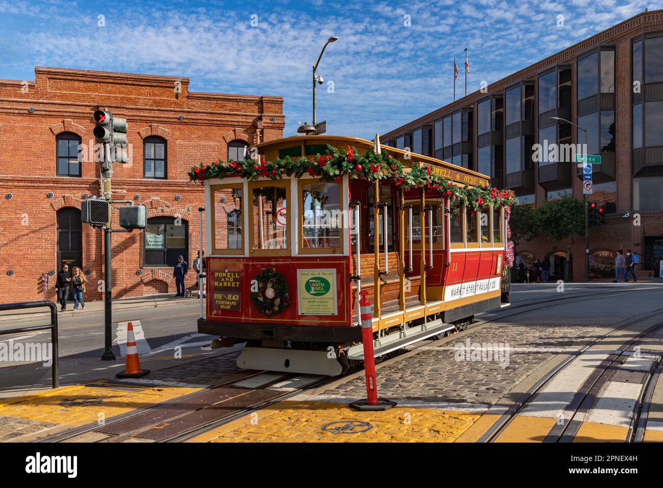 A picture of the iconic San Francisco Powell and Hyde cable car taken 