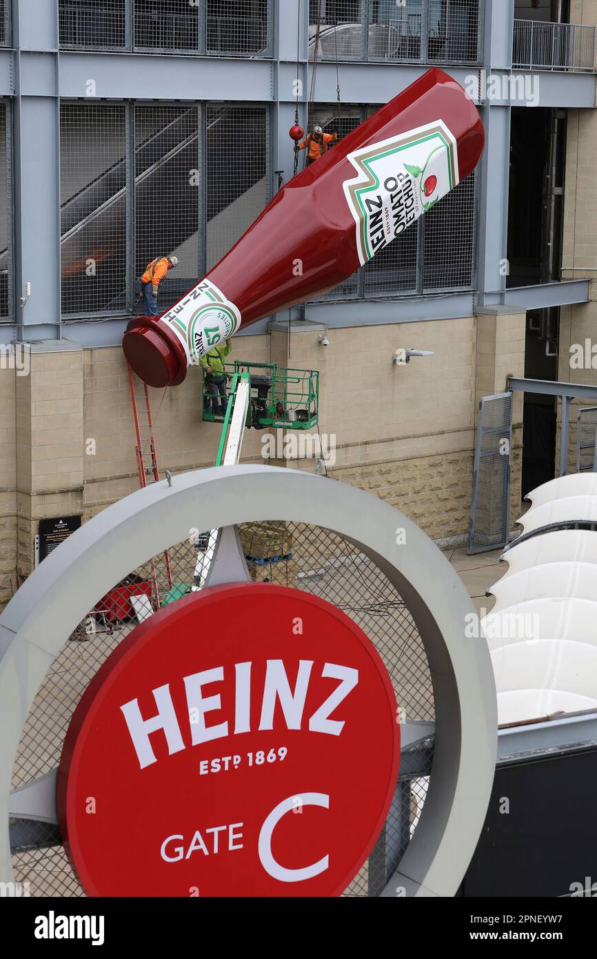 IMAGE DISTRIBUTED FOR KRAFT HEINZ A crew assembling the new