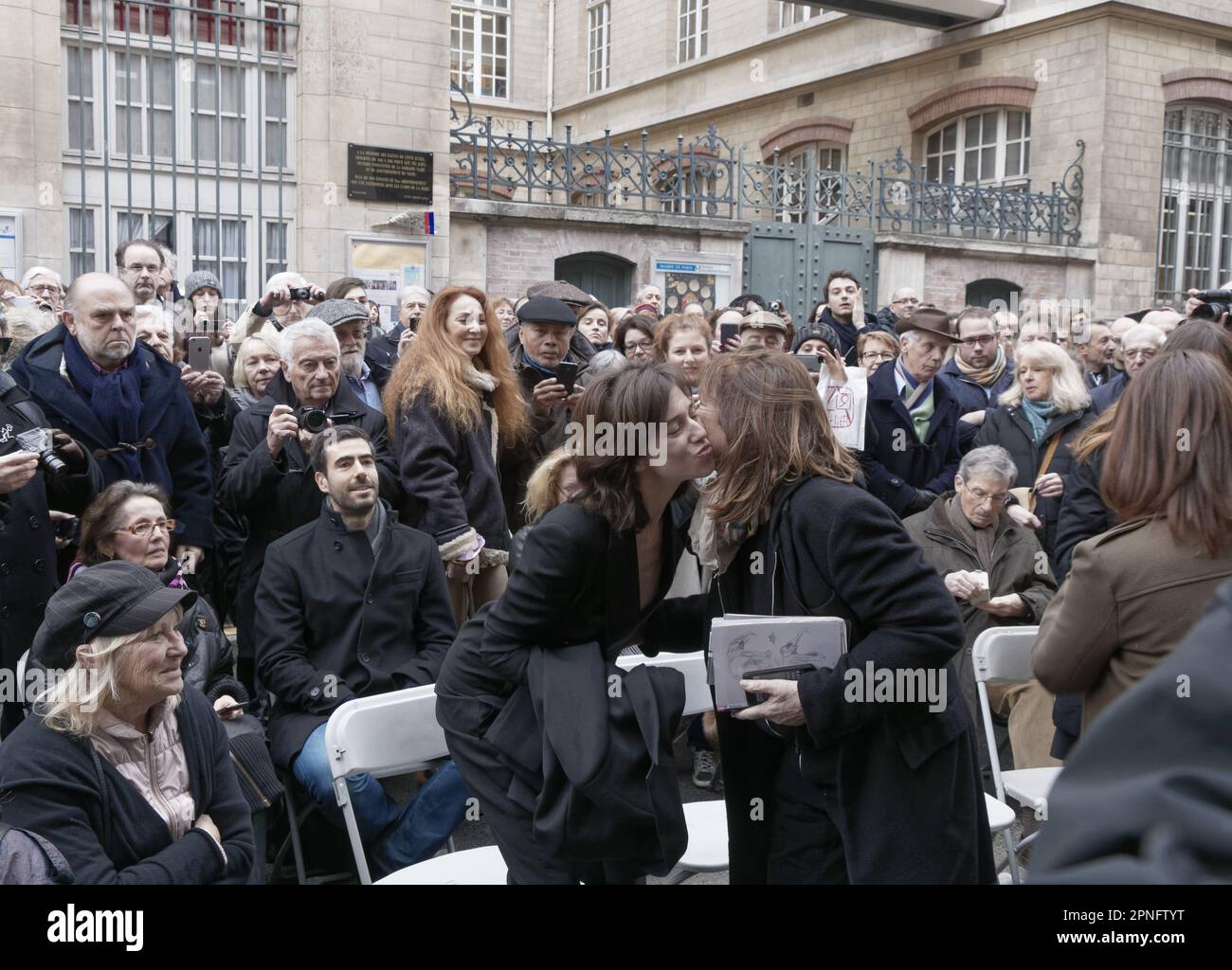 Paris,France.10 th March, 2016.Charlotte Gainsbourg and Jane Birkin kiss at the ceremony of the commemorative plaque in honor of Serge Gainsbourg in P Stock Photo