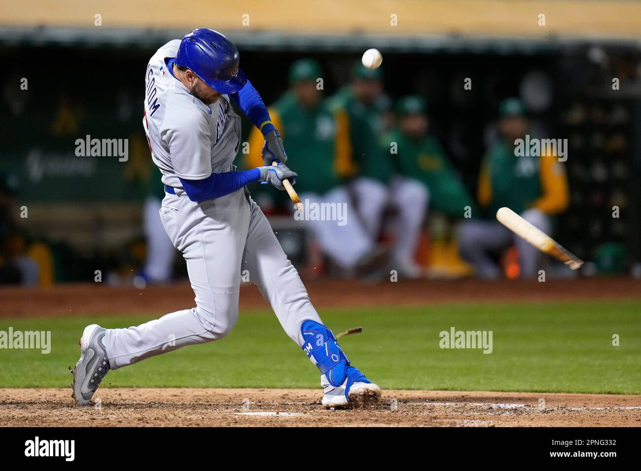 Chicago Cubs' Patrick Wisdom breaks his bat during a baseball game against  the Cincinnati Reds Saturday, Aug. 13, 2022, in Cincinnati. (AP Photo/Jeff  Dean Stock Photo - Alamy