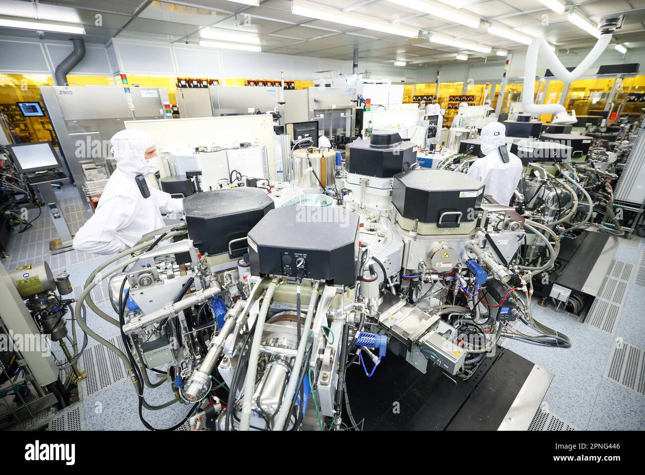 Mos transistor hi-res stock photography and images - Alamy