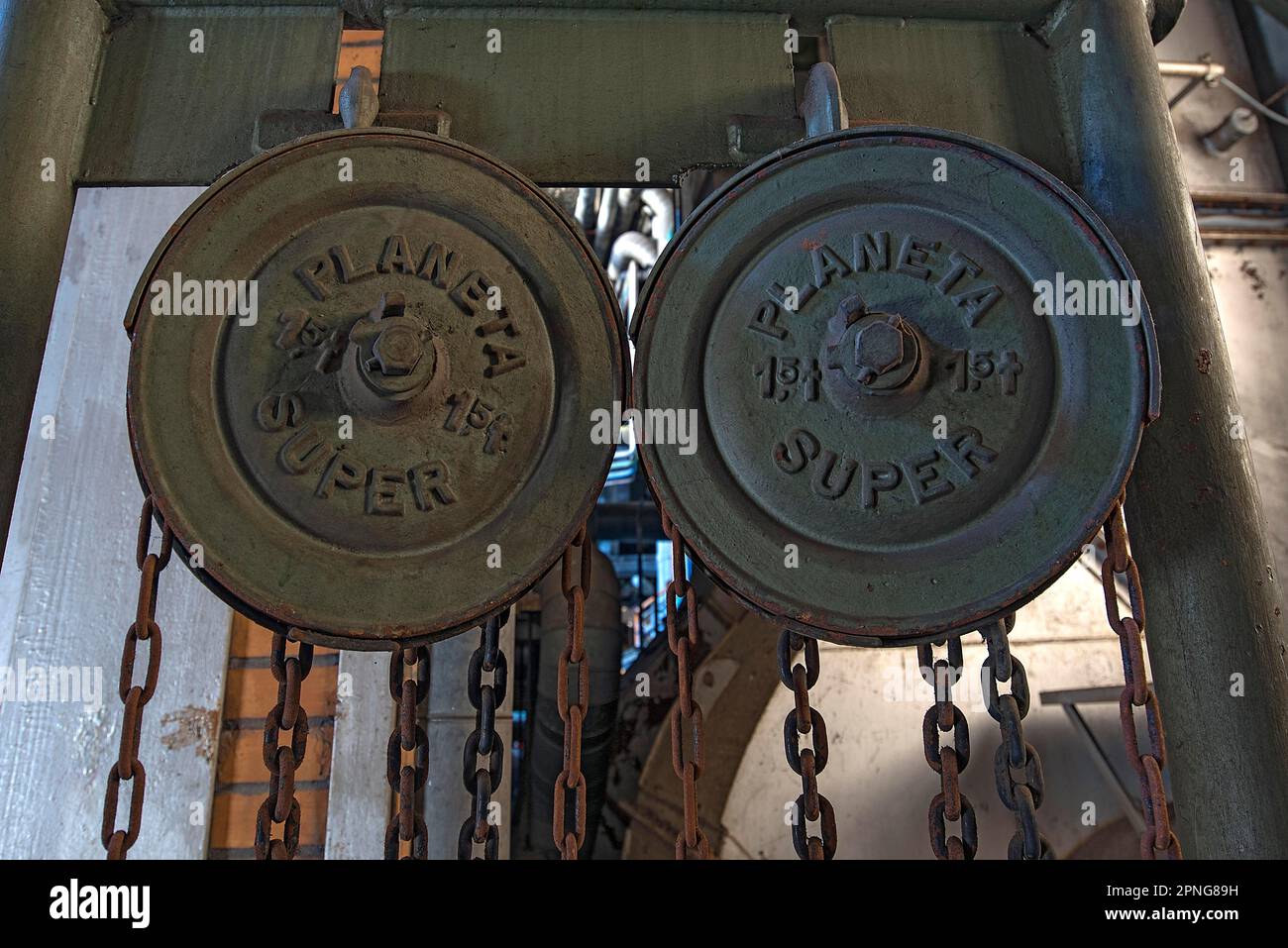 Circulation rollers for chains in a former paper factory, Lost Place