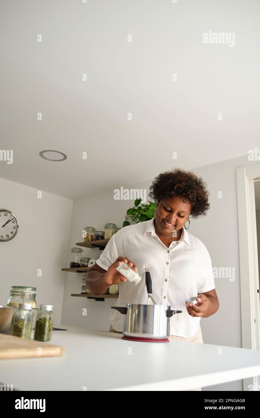 Woman Using Salt Woman add salt to food hi-res stock photography and images - Alamy