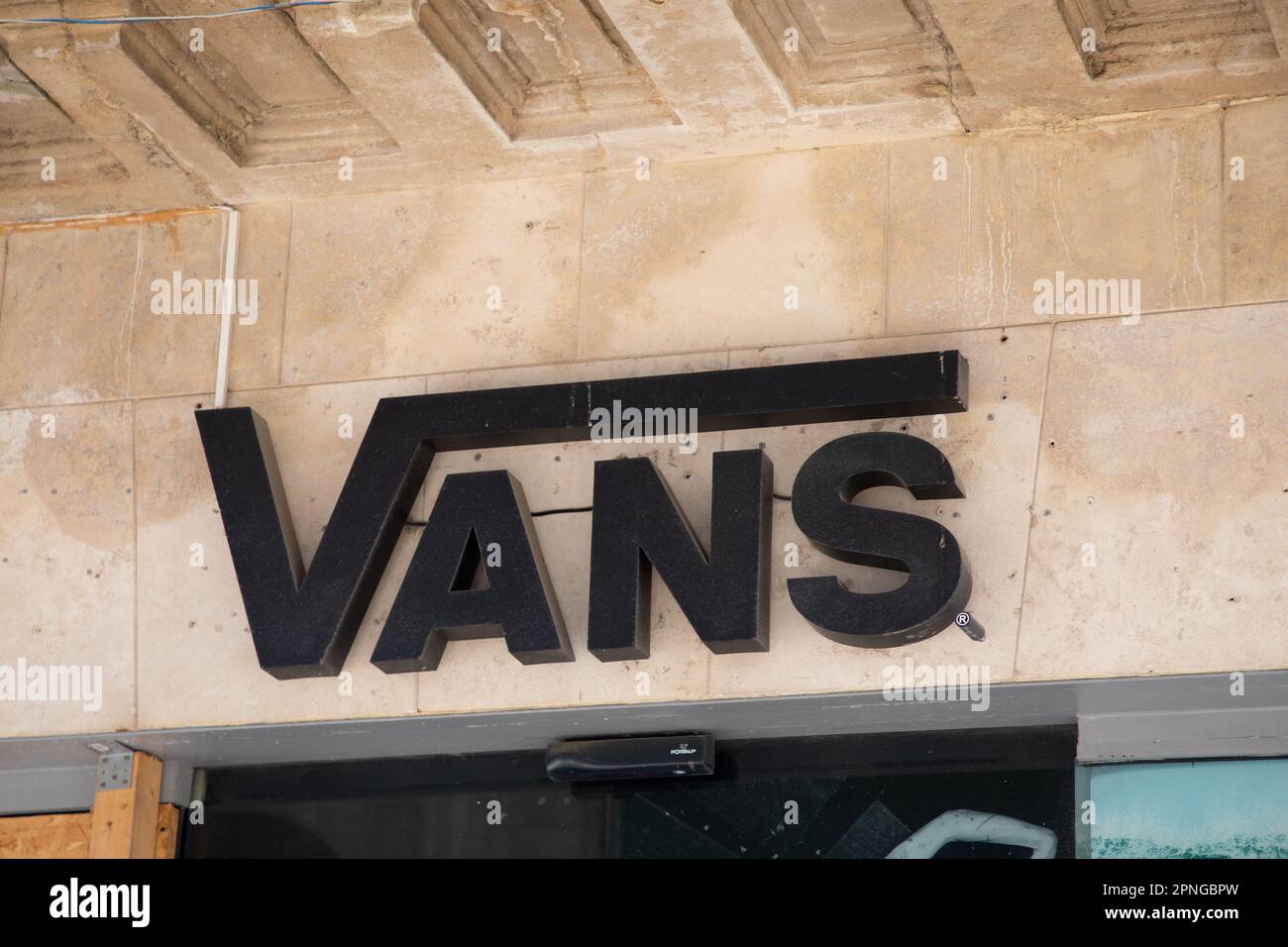 Bordeaux ,  Aquitaine France - 04 17 2023 : vans logo brand and text sign on wall facade storefront fashion business Stock Photo