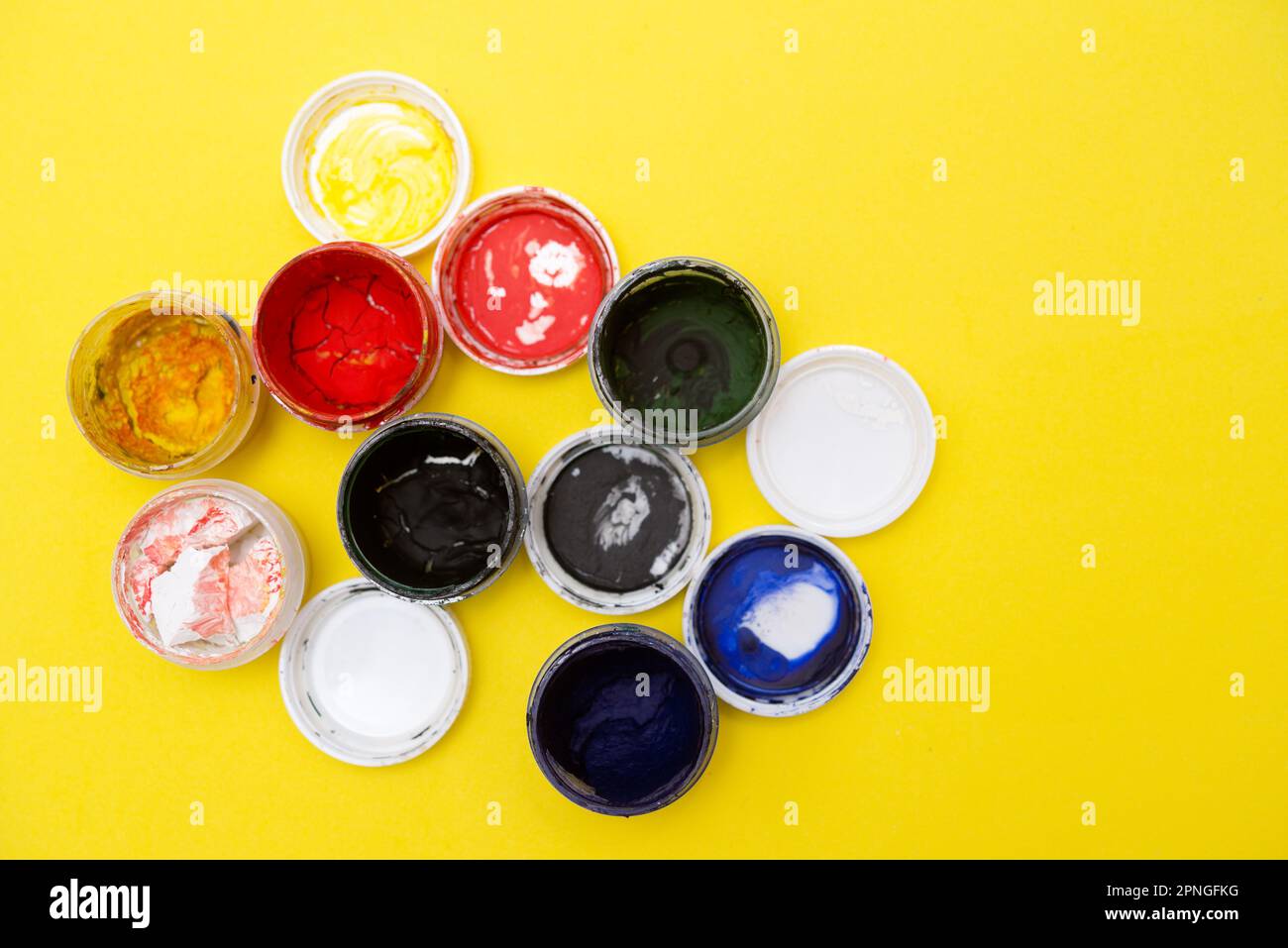 Paint can lids and brush hires stock photography and images Alamy