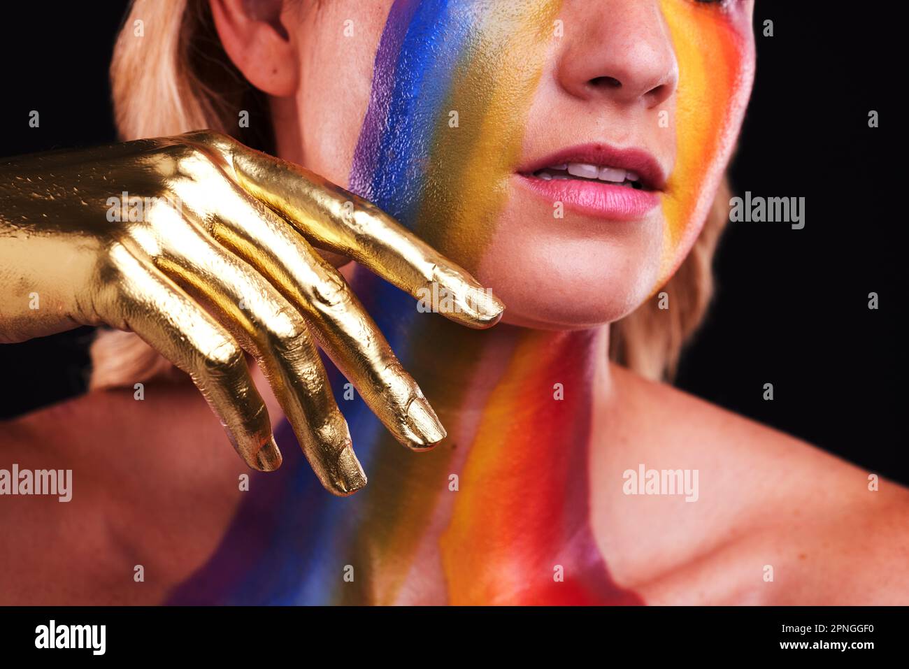 Gold body paint hi-res stock photography and images - Alamy