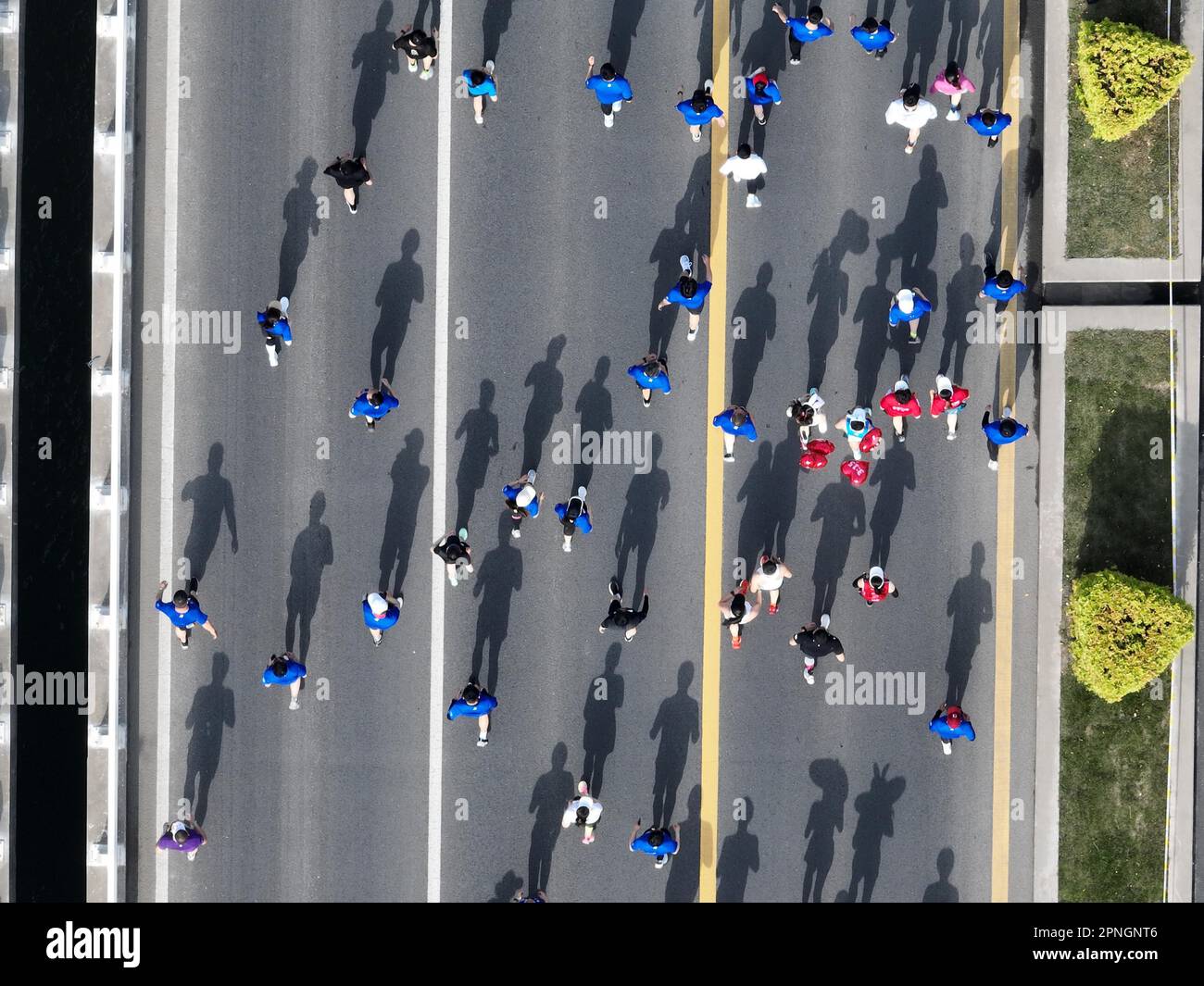 The 2023 Yangzhou Jianzhen Half Marathon kicks off in Yangzhou City