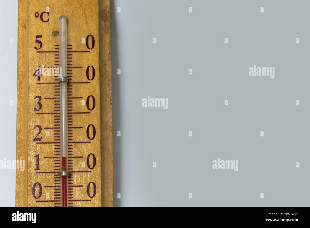 https://c8.alamy.com/comp/2PNGTJG/room-thermometer-on-a-wooden-base-close-up-on-a-white-background-celsius-degree-scale-2PNGTJG.jpg