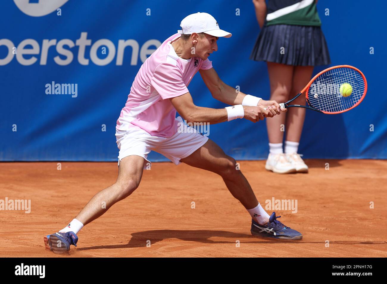 BARCELONA, SPAIN - APRIL 18:  Matteo Arnaldi from Italy during the Barcelona Open Banc Sabadell 70 Trofeo Conde de Godo day 2 game against Matteo Arnaldi and Jaume Munar at the Real Club de Tenis Barcelona on April 18, 2023 in Barcelona, Spain Stock Photo