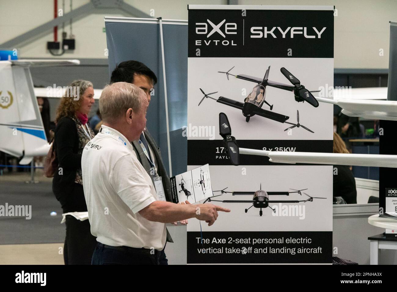 Skyfly axe hi res stock photography and images Alamy