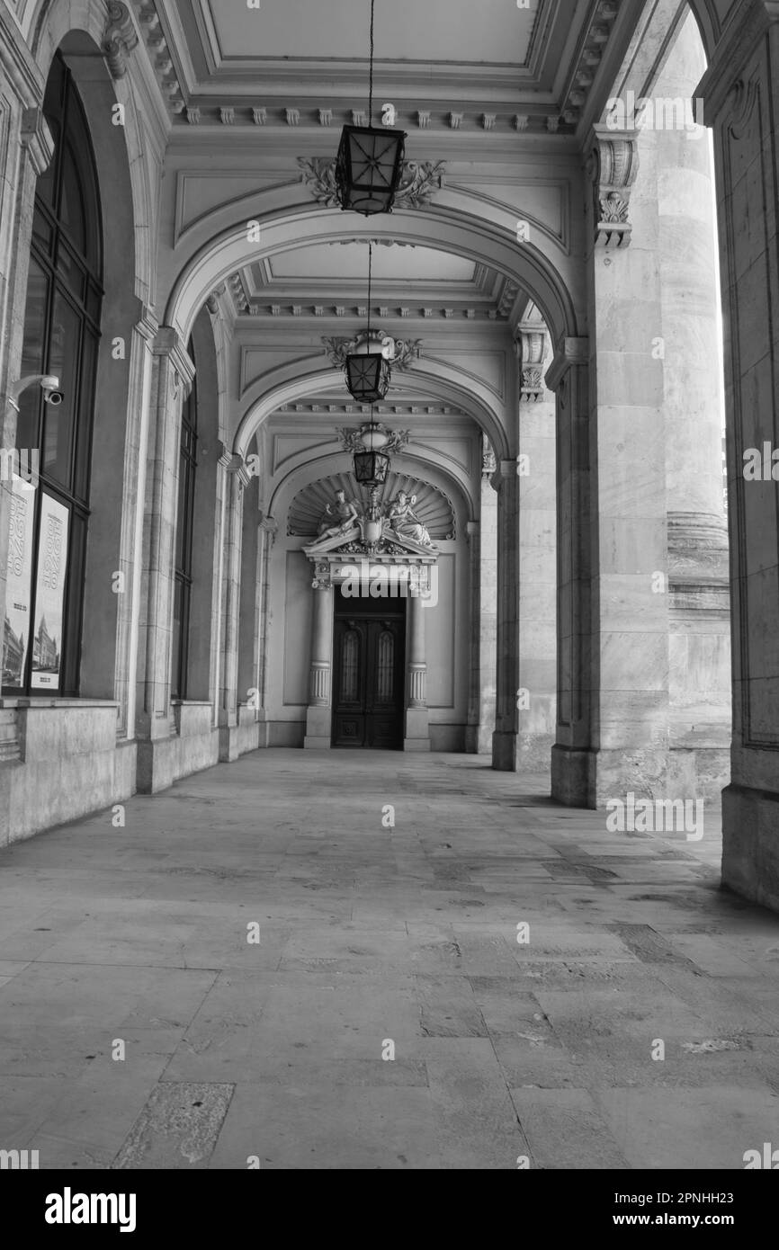 Door pillars Black and White Stock Photos & Images Alamy