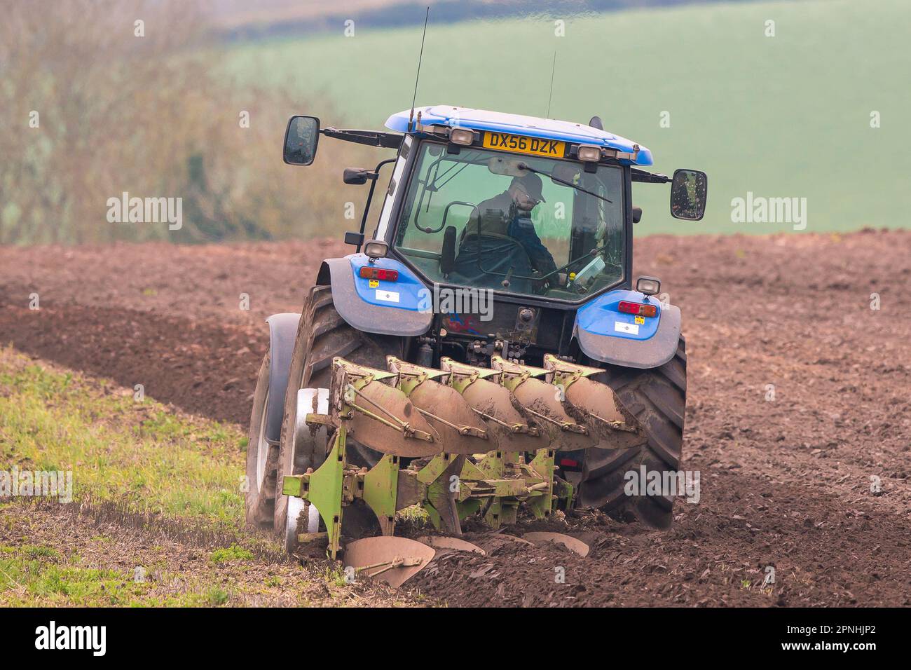 Kidderminster, UK. 19th April, 2023. UK weather farm workers are out