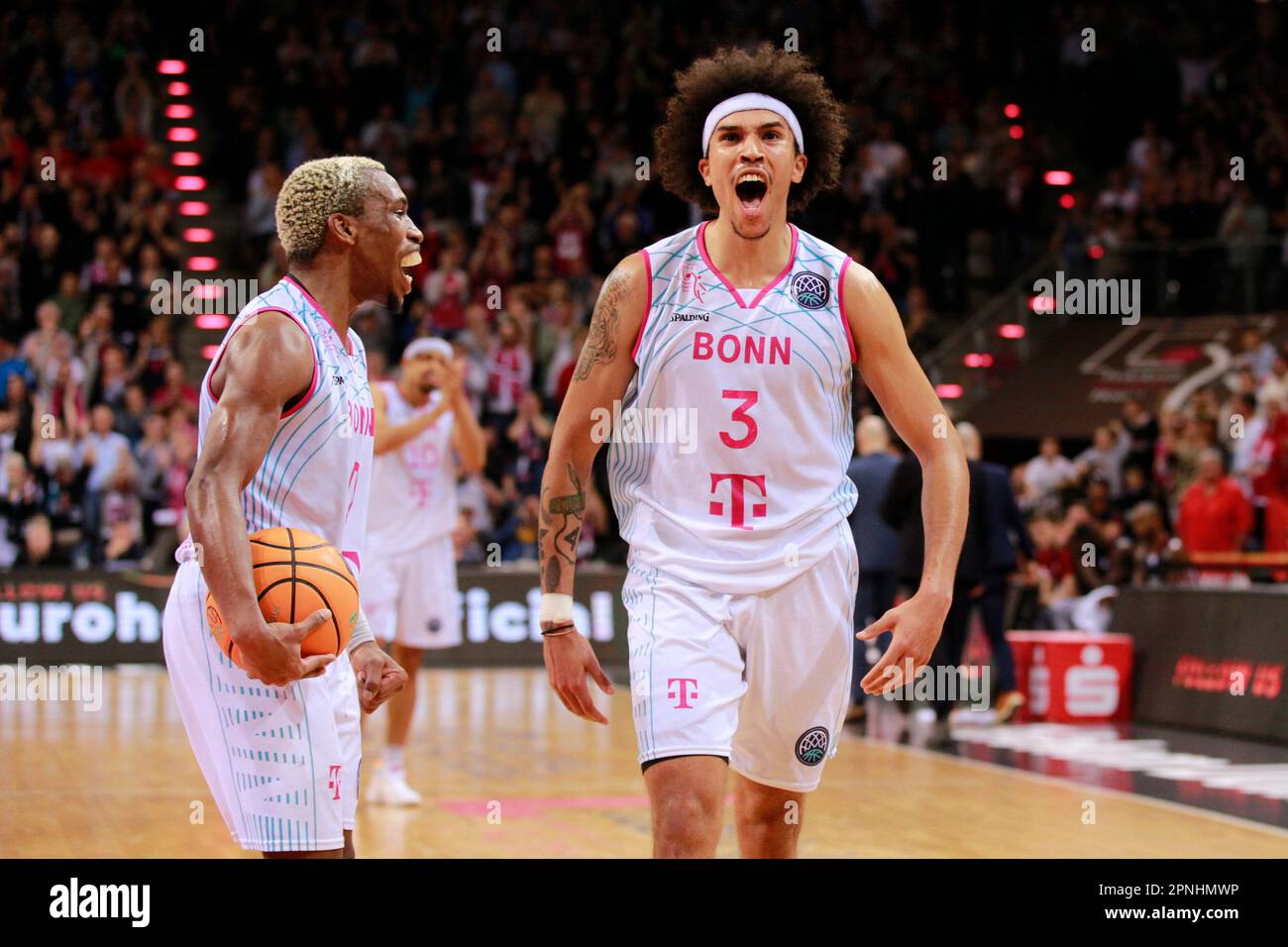 EWE Baskets Oldenburg host Telekom Baskets Bonn
