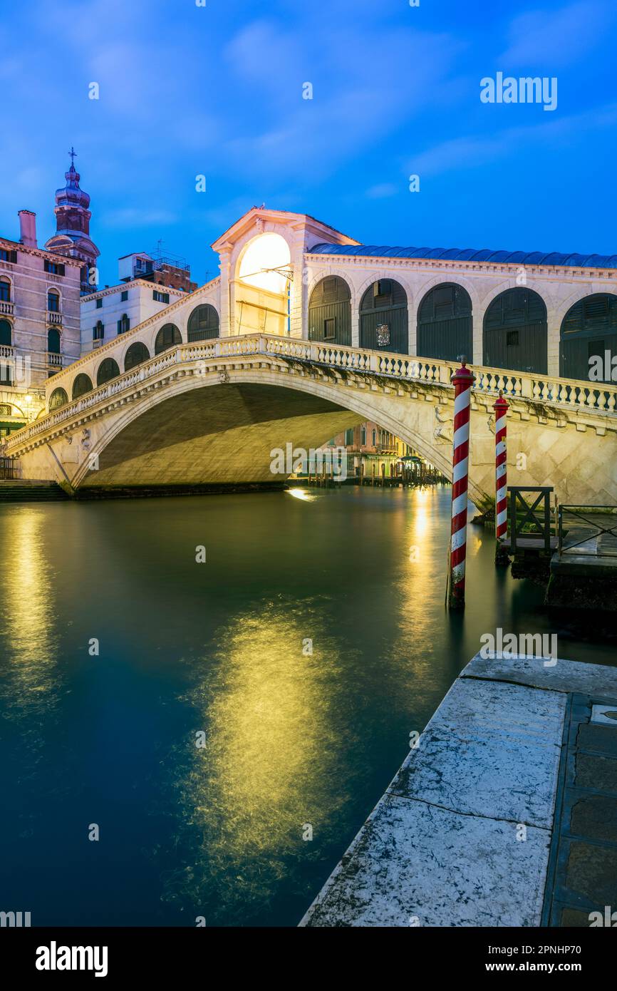 Grand Canal and Rialto Bridge (Ponte di Rialto) by night, Venice, Veneto, Italy Stock Photo