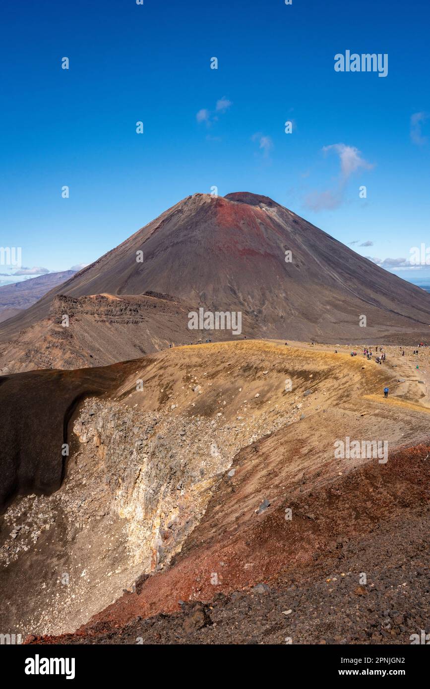 A View of  Mt Ngauruhoe and The Red Crater On The Tongariro Alpine Crossing Walk, Tongariro National Park, North Island, New Zealand. Stock Photo