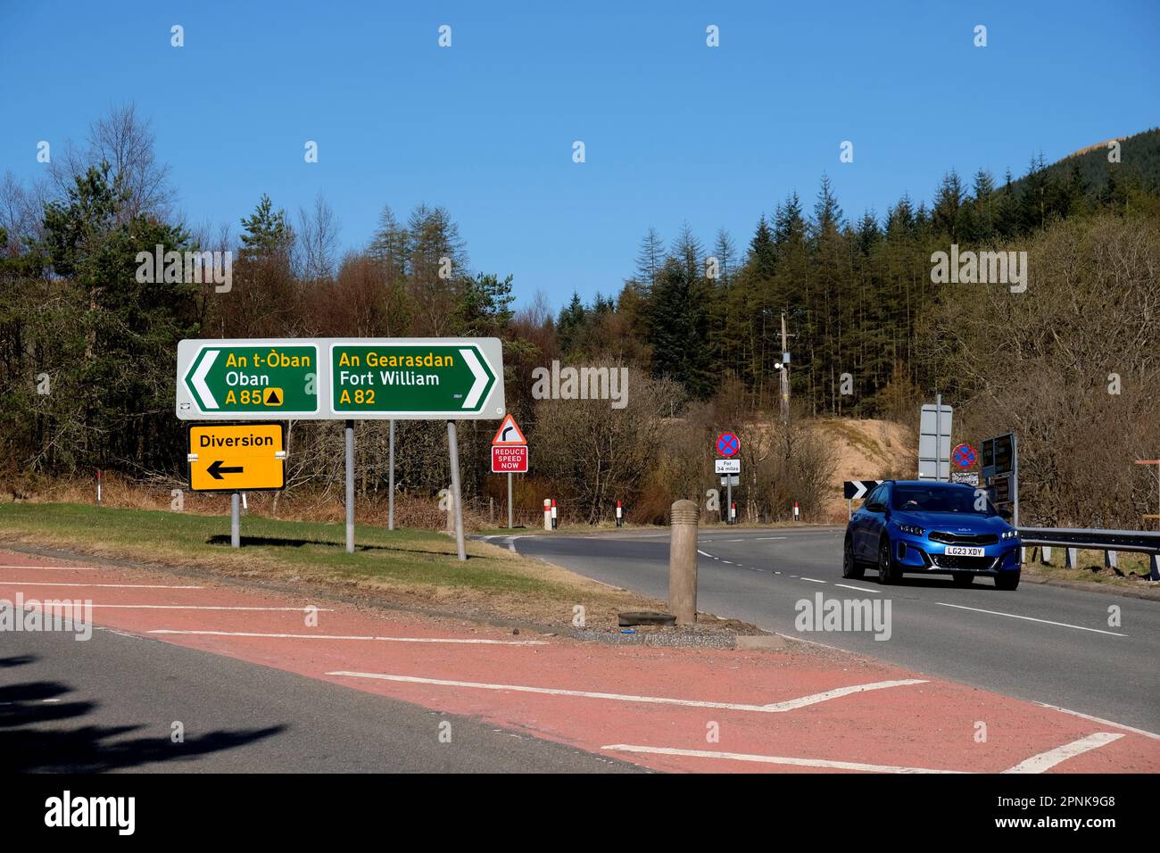 Clear blue skies and bright sunshine at Tyndrum, seen at the junction for the A82 road to Fort William and the A85 road to Oban, Tyndrum, Scotland Stock Photo