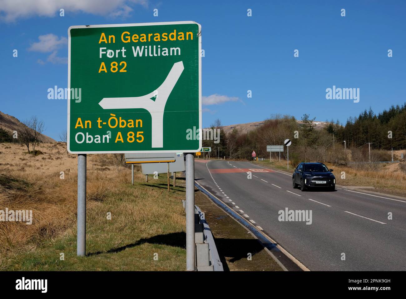 Clear blue skies and bright sunshine at Tyndrum, seen at the junction for the A82 road to Fort William and the A85 road to Oban, Tyndrum, Scotland Stock Photo