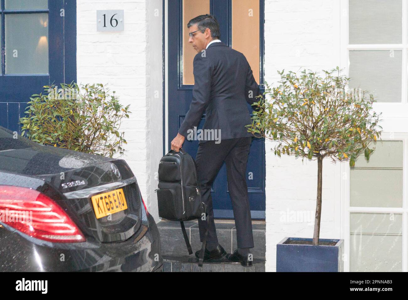 [ColSa0001284]  Former Chancellor Rishi Sunk MP goes to work in the morning from his Kensington home.   Image shot on 17th Oct 2022.  © Belinda Jiao Stock Photo