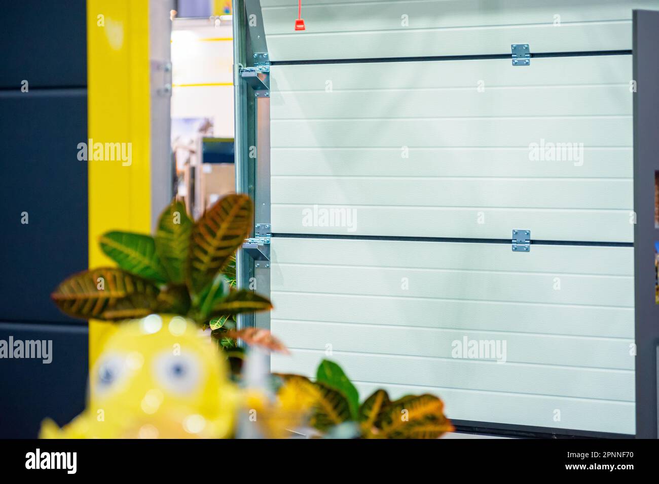 Automatic lifting gate hi res stock photography and images Alamy