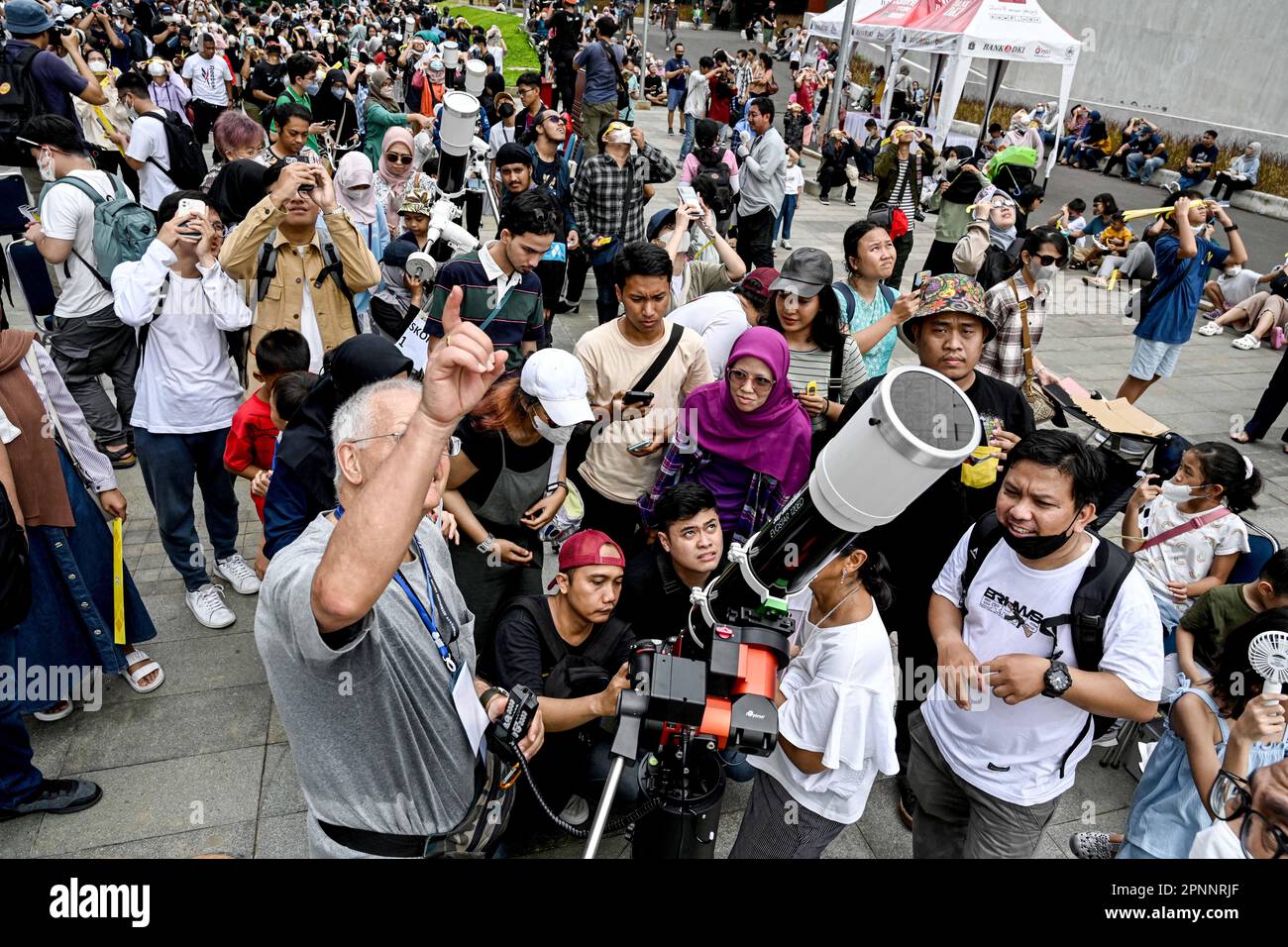 Jakarta, Indonesia. 20th Apr, 2023. People in line watch hybrid solar
