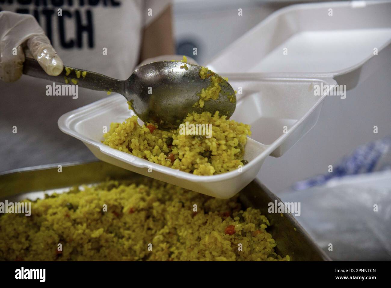 Cairo, Egypt. 19th Apr, 2023. Volunteers of the Egyptian Food Bank