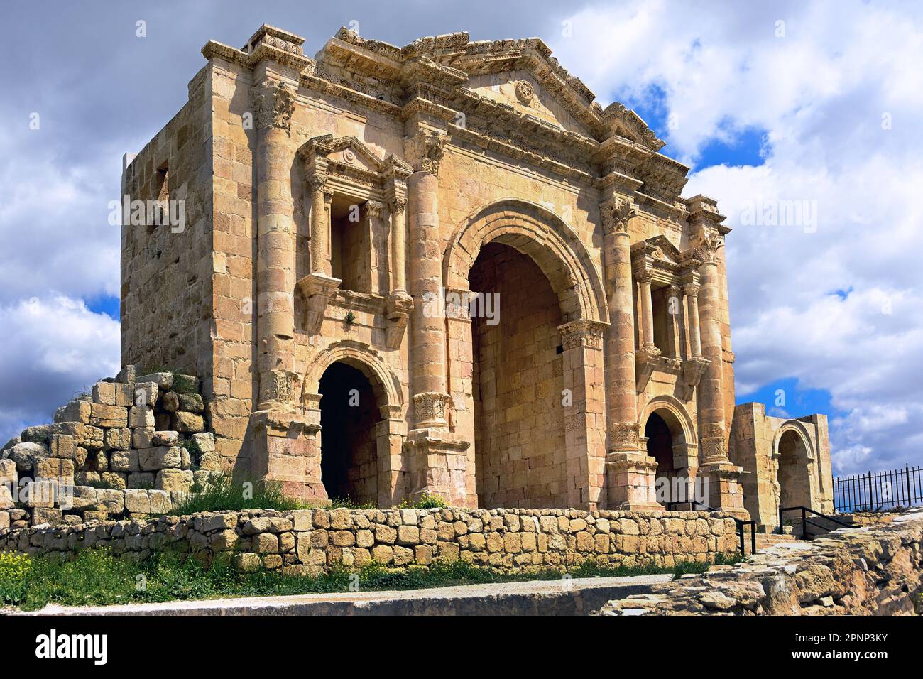 Arch of Hadrian 129/130 AD, Roman ruins, Jerash, Jordan, ancient city, boasts an unbroken chain of human occupation dating back 6500 years, Stock Photo