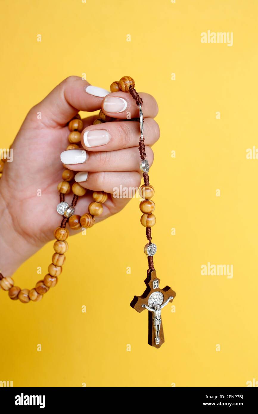 Woman hands praying rosary beads hi-res stock photography and images ...