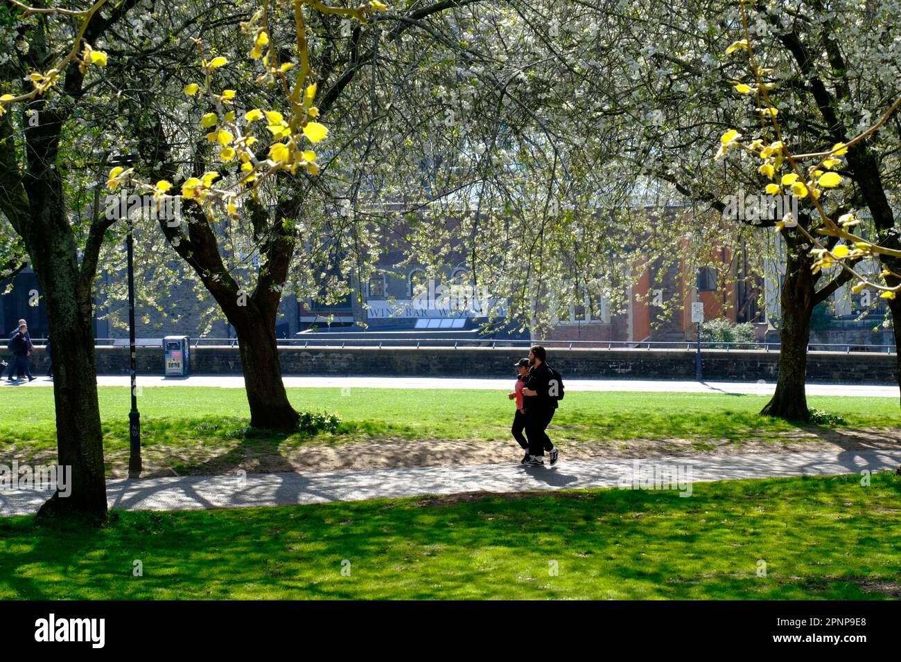 Bristol, UK. 20th Apr, 2023. People enjoying the Spring weather and ...