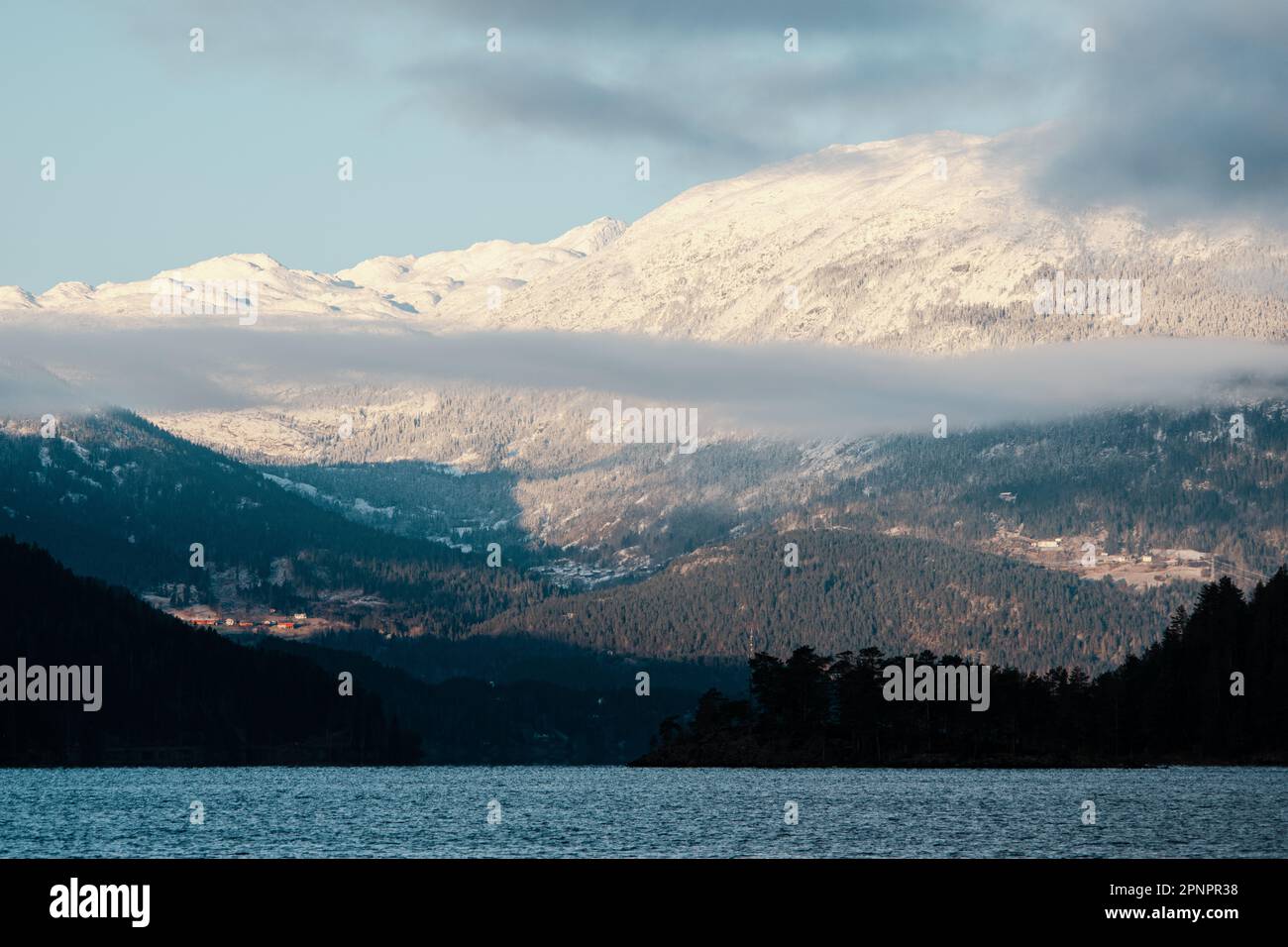 An idyllic lake setting in the middle of a mountainous landscape ...