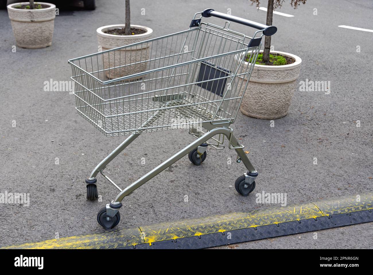 Empty Shopping Cart at End of Parking Lot Outside Stock Photo - Alamy