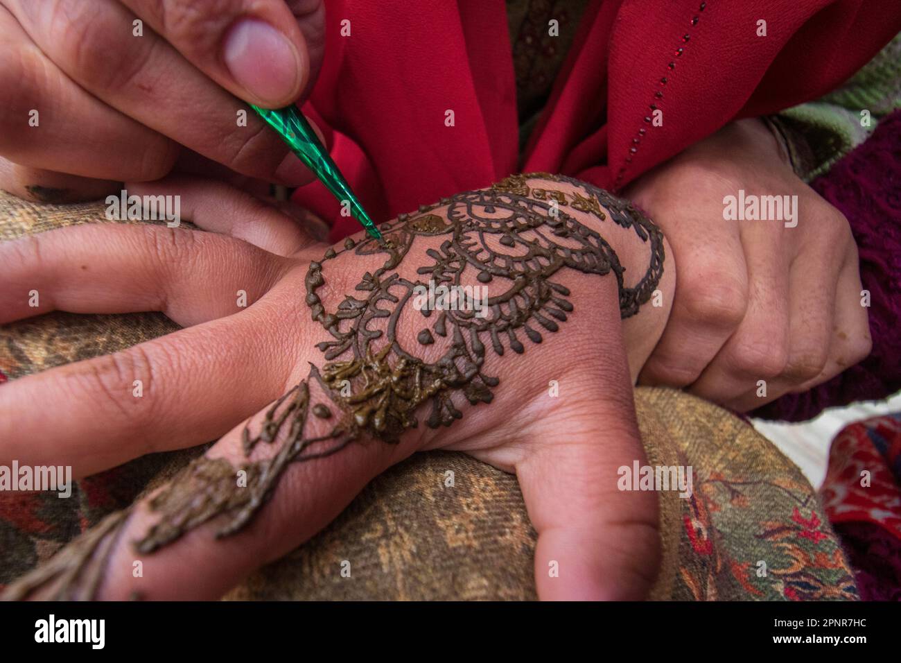 Elegance In Henna: Captivating Moroccan Mehndi Designs For Every Occasion |  HerZindagi