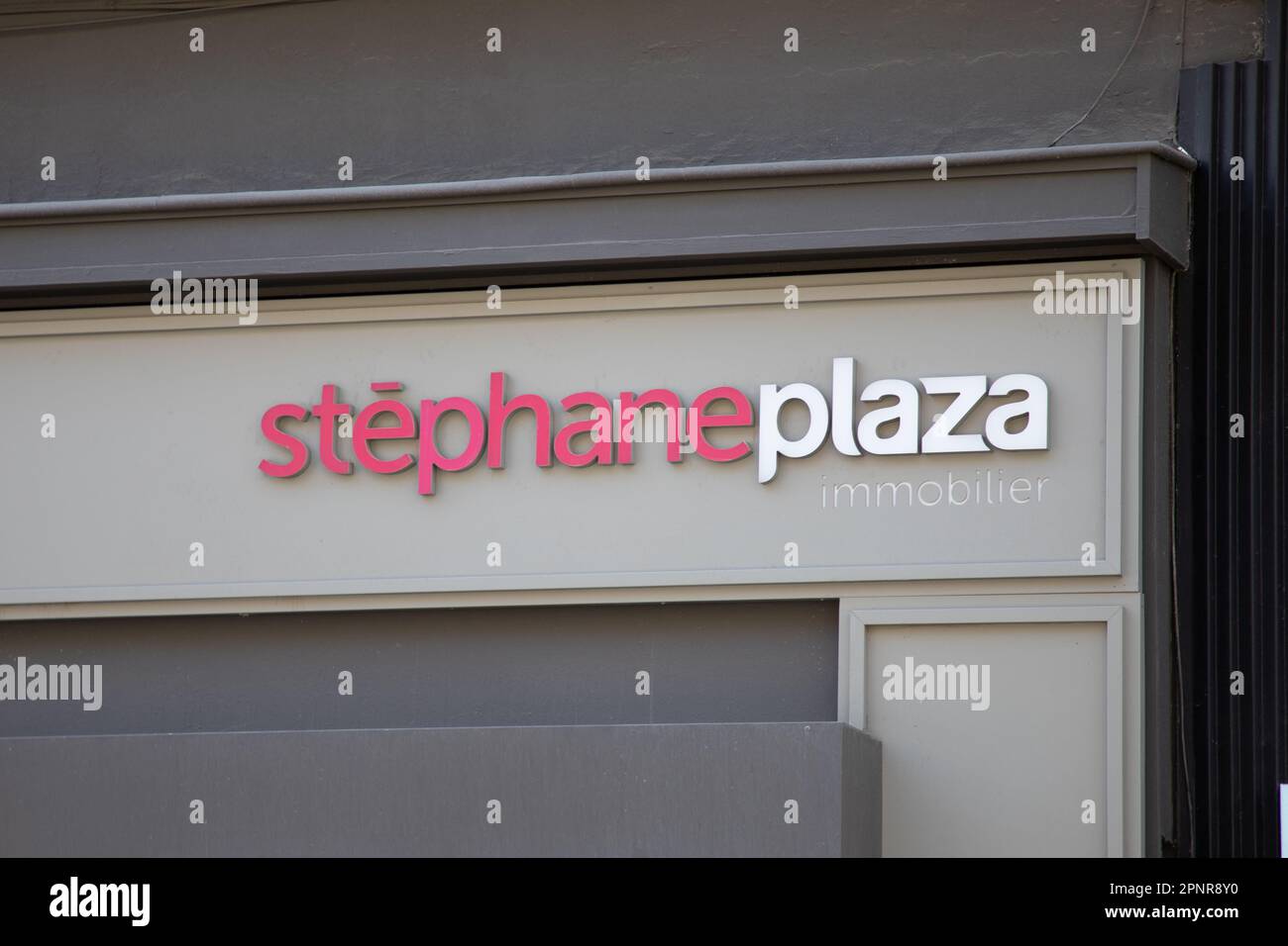 Bordeaux , Aquitaine France 04 17 2023 stephane Plaza logo text and