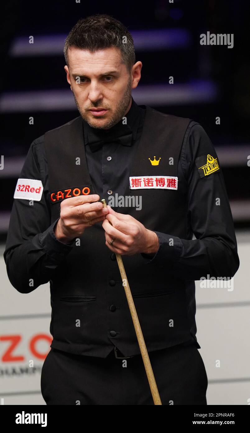 Ronnie O'Sullivan during day one of the Cazoo World Snooker Championship at  the Crucible Theatre, Sheffield. Picture date: Saturday April 15, 2023  Stock Photo - Alamy