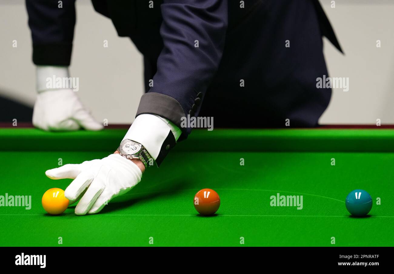 Ronnie O'Sullivan during day one of the Cazoo World Snooker Championship at  the Crucible Theatre, Sheffield. Picture date: Saturday April 15, 2023  Stock Photo - Alamy