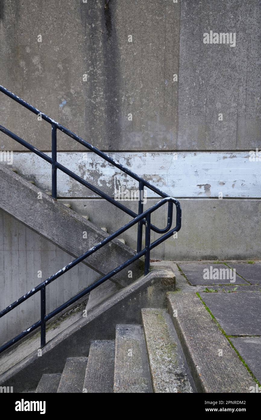 London council estate stairs hi-res stock photography and images - Alamy
