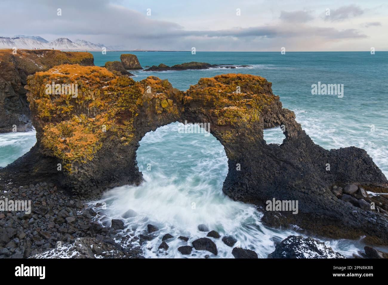 Gatklettur / Hellnar Arch, natural circular rock arch in the North Atlantic Ocean near Arnarstapi, Snæfellsnes Peninsula, Western Region, Iceland Stock Photo