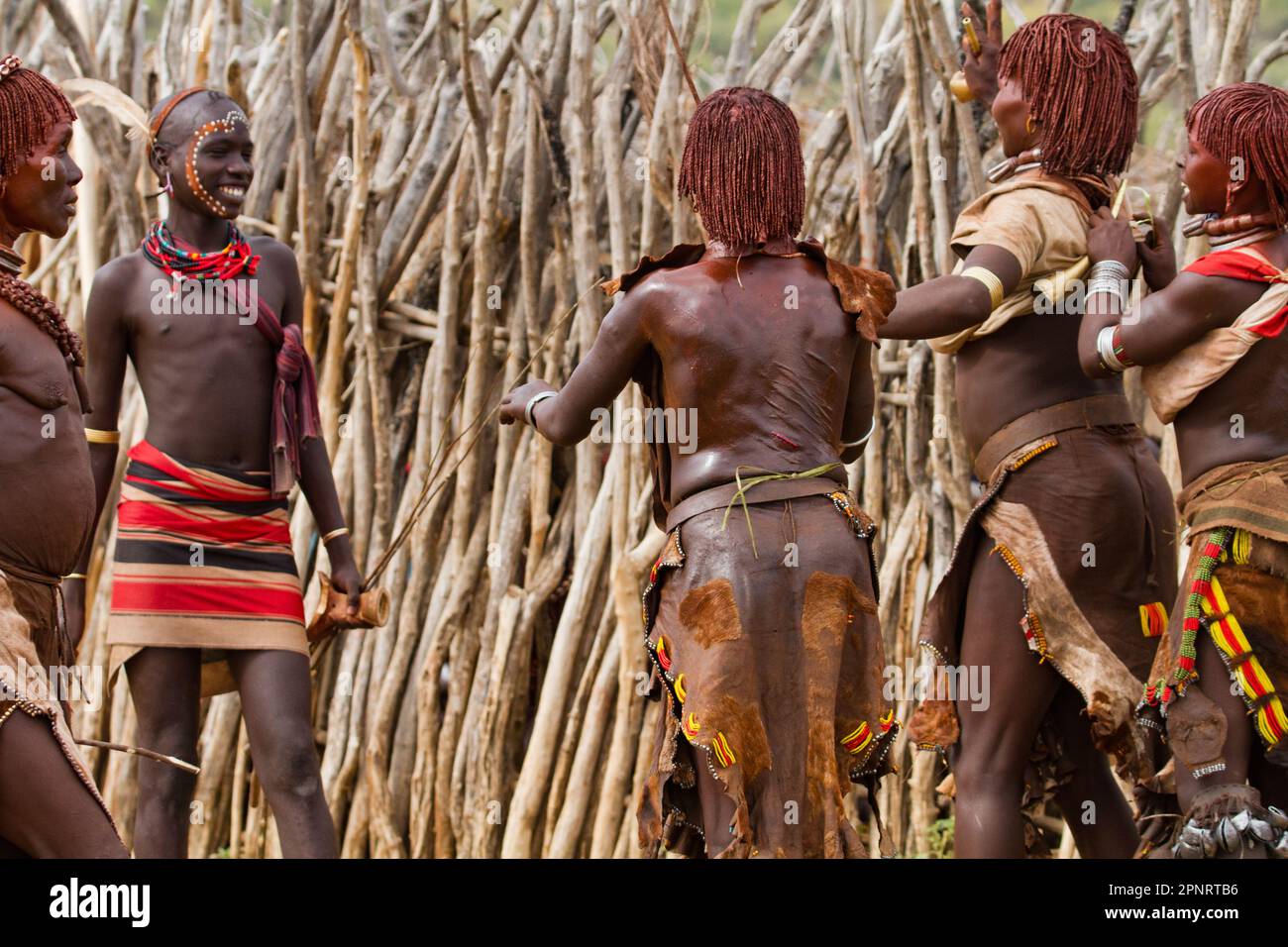 A Hamar woman being whipped by a man at a 'Jumping of the Bull' ceremony.  The semi-nomadic Hamar of Southwest Ethiopia Stock Photo - Alamy