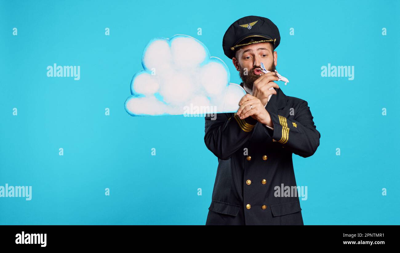 Pilot aviator icon hi-res stock photography and images - Alamy