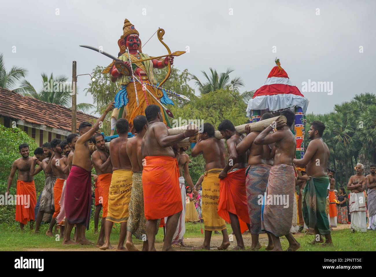 Revelers carry a statue of Lord Murugan during Skanda Sashti, a Hindu festival, outside a temple in Kodikamam, Jaffna, Sri Lanka on November 10, 2021. On the sixth day of the festival, devotees celebrate the deity’s victory over evil. (Vijayatharsiny Thinesh/Global Press Journal) Stock Photo