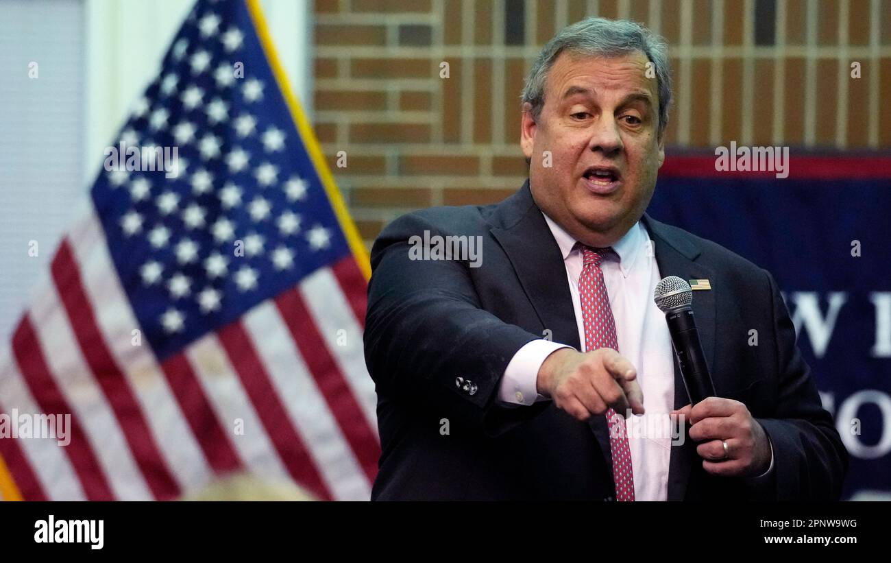 Former New Jersey Gov. Chris Christie addresses a gathering during a