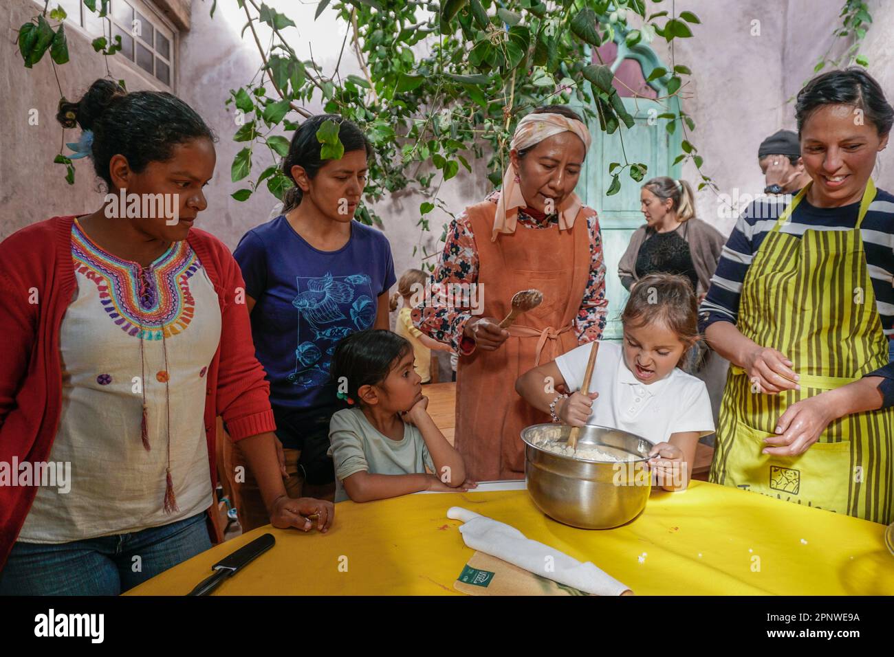 Paola Ambrosio, center, teaches a group how to make Oaxacan tamales during a workshop to celebrate Candlemas in Epazoyucan, Hidalgo, Mexico on February 1, 2022. Preparing tamales has been a traditional part of the holiday, which commemorates the presentation of Jesus at the Temple, since the fusion of pre-Hispanic and Catholic religious beliefs. (Aline Suárez del Real/Global Press Journal) Stock Photo