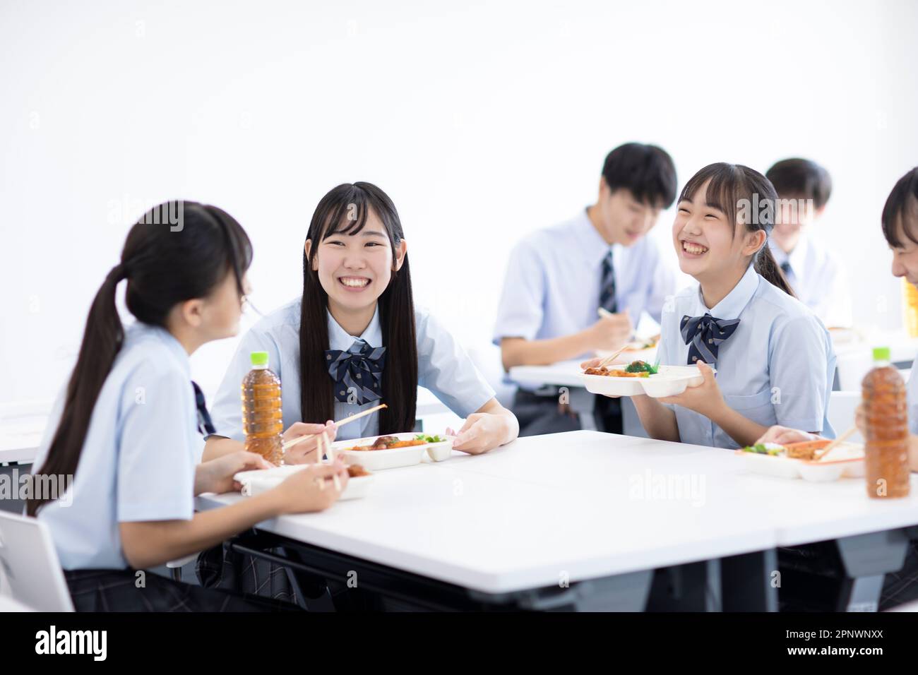 High School Students Eating Lunch Stock Photo Alamy high-school-students-eating-lunch-stock-photo-alamy